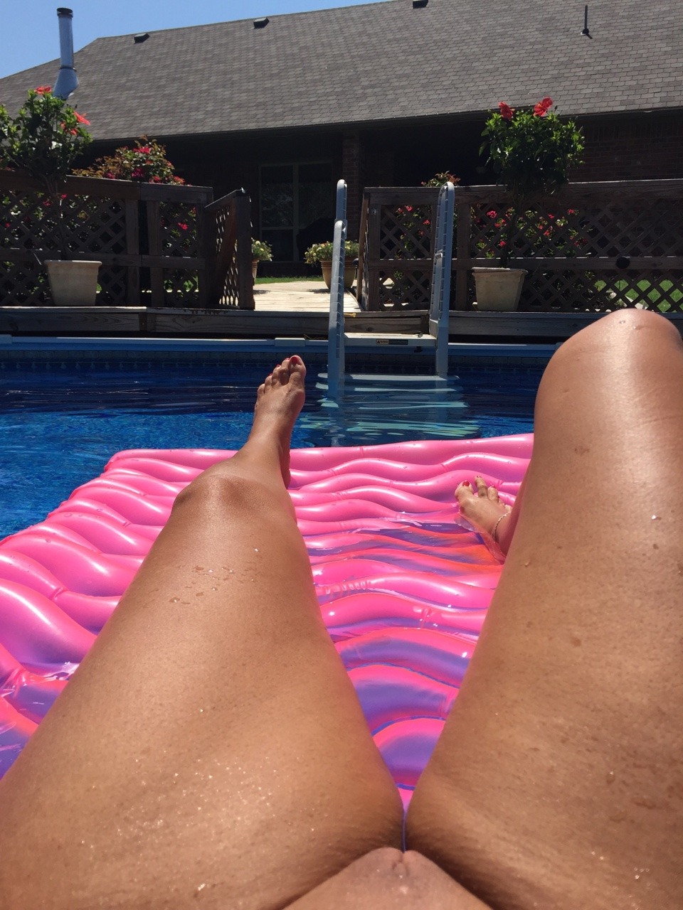 alwaysjustnude:  naturistelyon:  A la piscine At swimming pool Happy Sunny Saturday