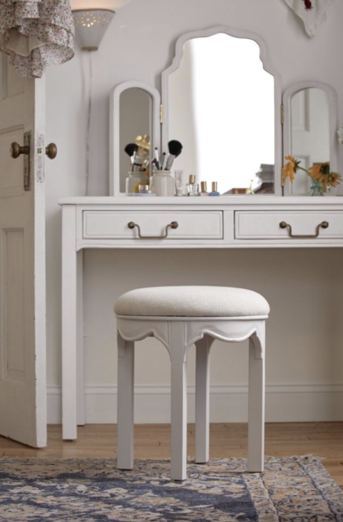 White Vanity - Urban Outfitters