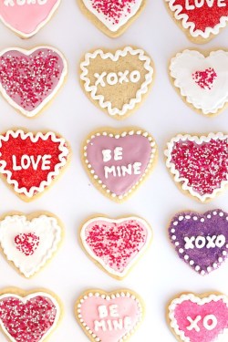 seriouslysensuous:  sweetoothgirl:  Conversation Heart Sugar Cookies V like Valentine Verbalism