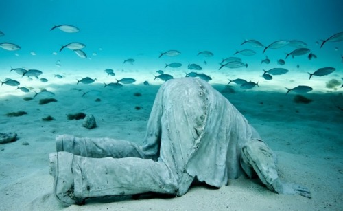 mymodernmet:  Underwater Sculptures Celebrate Life on Earth and Protect Aquatic Ecosystems 