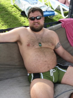 stocky-men-guys:  superbears:  Rblgd  Big,