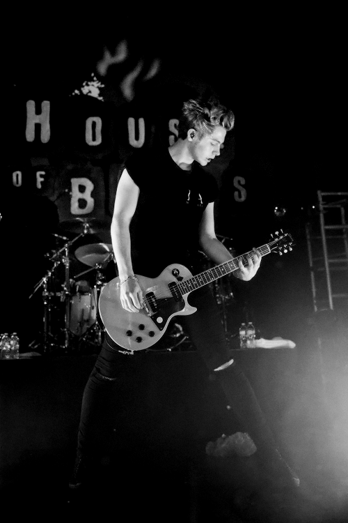 jessmairano-deactivated20170102:  5 Seconds of Summer at HOB Sunset // 10 September