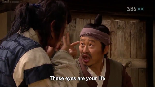 amoulajojomadridista:☑ LEE JOON GI‘s eyes are a NATIONAL WONDER ☺