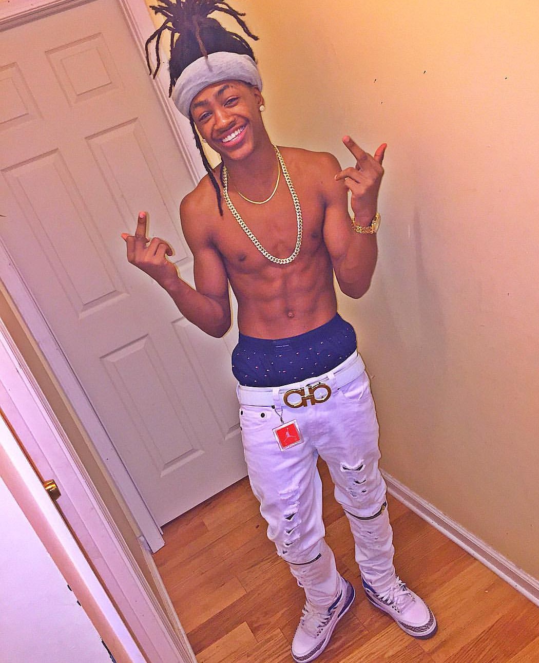 mallymall-cc:  Been holding out for a while  but… 🤷🏿🤷🏿🤷🏿 since