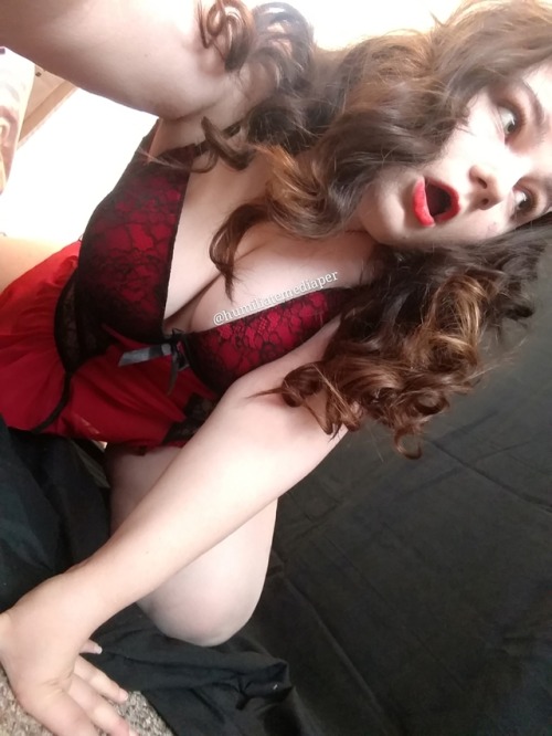 hummydiap:Red means I’m sexy, right?!