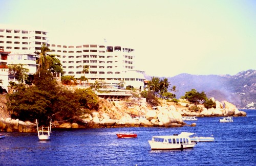 Hoteles, Playa Caleta, Acapulco, Mexico, 1977.