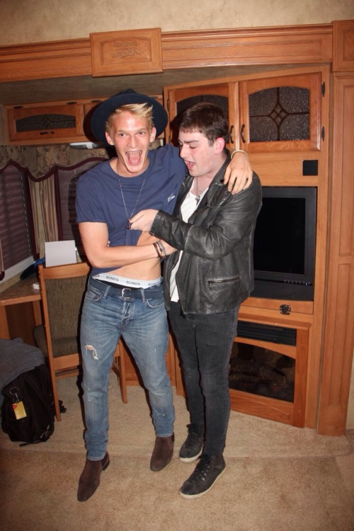 alekzmx:  Cody Simpson