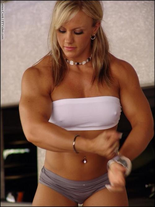 loveoffemalemuscle:  Cindy Phillips - off season sexiness  Would love to smash this goddess