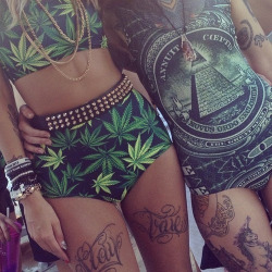 Liiveelaughlove:  Weed On We Heart It.