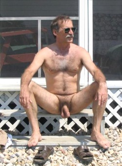 averagedudenextdoor:  Mature hairy dude, going by that patch of gray chest hair, sitting out back