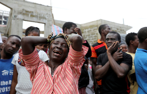 yahoonewsphotos:Nearly 500 bodies recovered from devastating Sierra Leone mudslideRescue workers hav