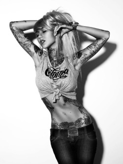 womenwithink:  Sara Fabel 