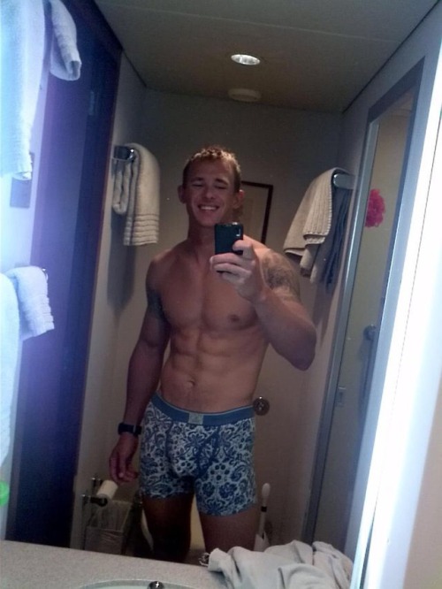 tantalizingthoughtsforher:  Yep he stripped for us!!! Nikki  This one gave us the whole package! 