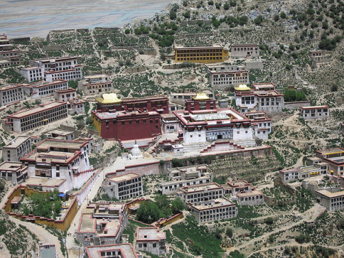 odditiesoflife:  Amazingly Beautiful Monasteries Hanging Monastery - Perched precariously halfway up a cliff some 75 meters (246 feet) above the ground, this Monastery is one of the most remarkable sights in China. Consisting of a complex of 40 rooms