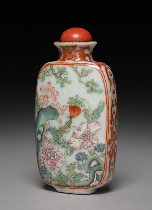 cma-chinese-art: Snuff Bottle with Stopper, 1736, Cleveland Museum of Art: Chinese ArtSize: Overall: