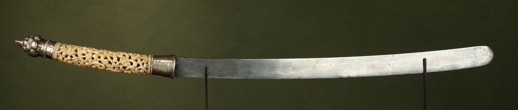 art-of-swords:  Burmese Dha Sword Dated: circa 18th century Culture: Burmese Medium: