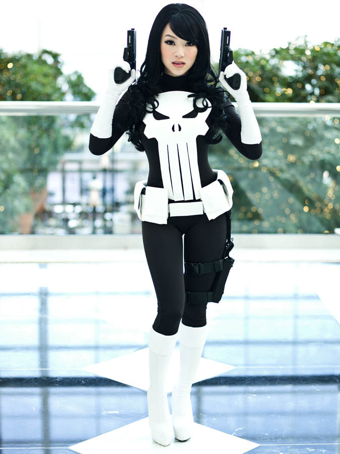 superheroesincolor:    Lady Punisher by Linda Le  Cosplayer deviantart / blog / facebook