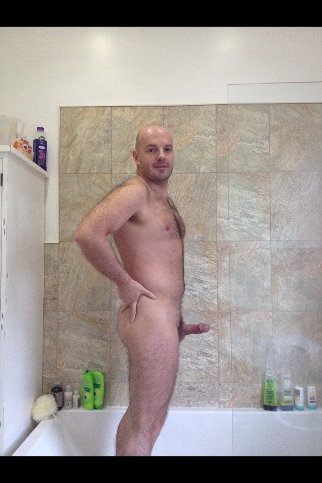tinydickjock:  Thanks for the pics…hot man!