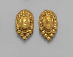 ancientjewels:Etruscan gold earrings dating