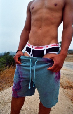 tiedyeundies:  Showing Off // Tie Dye Shorts 