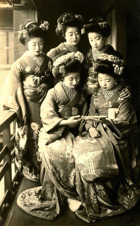 nostalgia-gallery:Five Maiko in 1910s