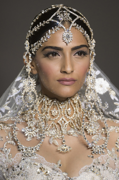 bollywoodhq:Sonam Kapoor Looks Stunning On The Ramp At Ralph & Russo Haute Couture Fall/Winter 2