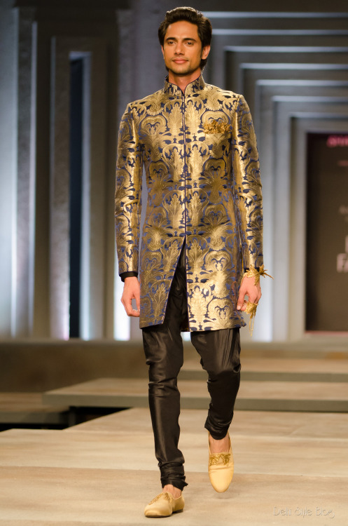 thegoddamazon:  dianarossweave:  salazarhawn:  the men’s looks from Shantanu and Nikhil India Bridal Fashion Week 2013 I do want to edit and re-work several of these looks but in general I love the over all aesthetic! Those brocade slip-ons are to Die