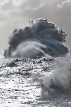 lsleofskye:  Giant Wave at Porthcawl 