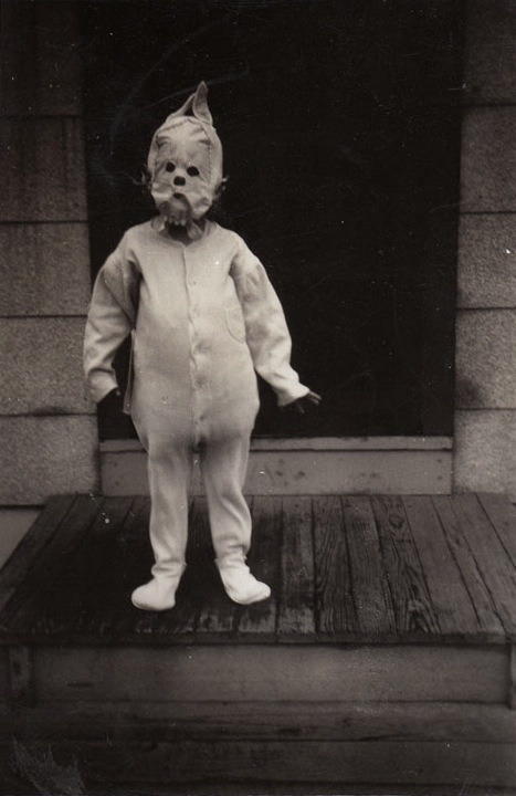 antipahtico:   Anonymous Halloween Photographs  1875/1955