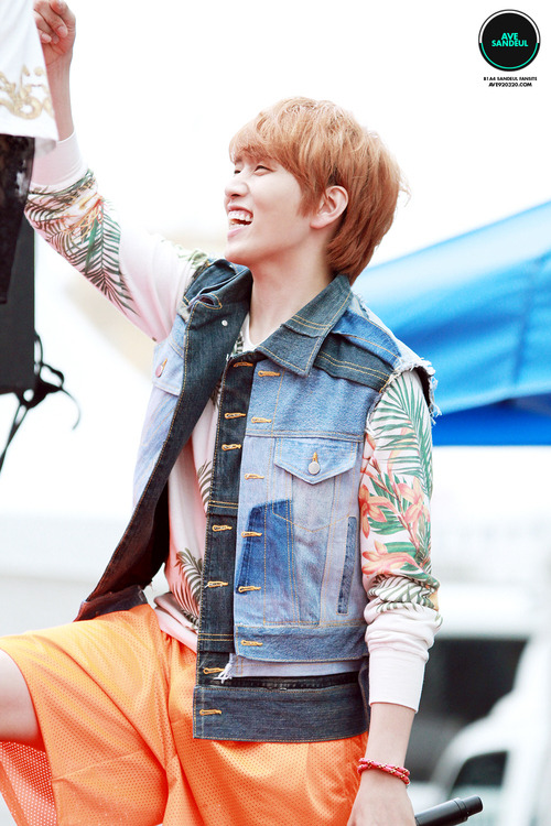 kpopthighsandtushes:  how fucking tantalizing jesus christ sandeul