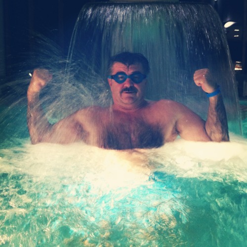 No “gun shows” allowed in the pool.Thanks Bruna Z.