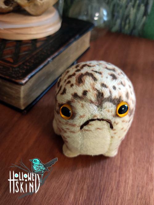 Hollowedskin Shop Update! These cute frogs go live on etsy in 15 mins! (6pm AEST /GMT +10) The green