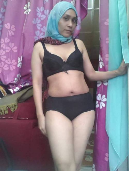 Porn sangapawektudungposts:  janda gersang bertudung photos