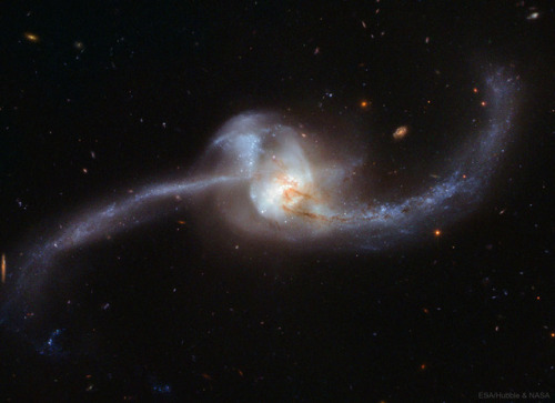 apod:   2018 January 10  NGC 2623: Merging Galaxies from Hubble Image Credit: ESA/Hubble & NASA  Explanation: Where do stars form when galaxies collide? To help find out, astronomers imaged the nearby galaxy merger NGC 2623 in high resolution with