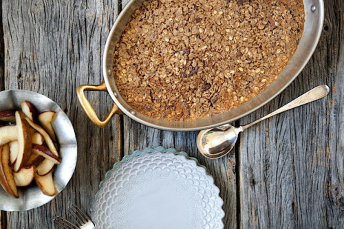 food52:  Breakfast is having an identity crisis: it tastes like chai, is baked like a cake, and is healthy like, well, oatmeal with fruit. Which is exactly what it is. Read more: Chai-Spiced Baked Oatmeal on Food52.