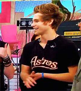 fallenfor5sos: (x)