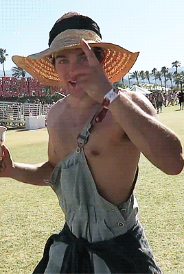 famous-male-celeb-naked:Dylan Sprayberry