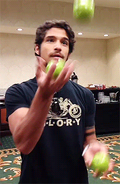 henrycavills:  Teen Wolf is ready for SDCC day 2! (x) 