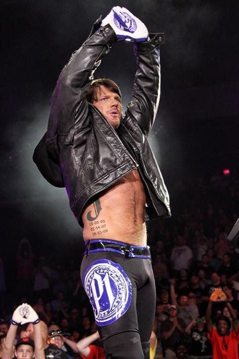 dragonsforever: The Phenomenal one himself.. Love that nice bulge he’s sporting!