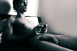 puphawaii:  tomdunlop:  In between sex  you play with your controller, and i’ll play with your other controller .. :&gt;