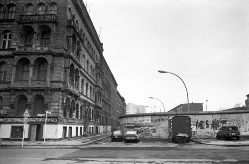 The Berlin Wall 1985. - Was guckt ihr so, noch nie ‘ne mauer gesehen? -