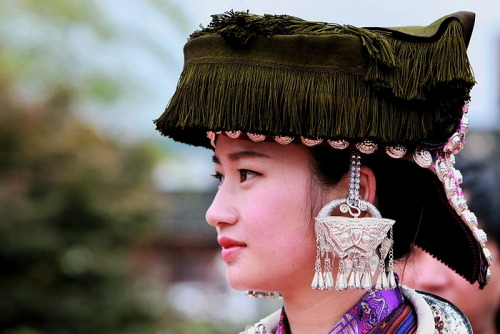 Traditional Miao fashion. Photo by 老川居（续） | SUPENGTING  | 海涛