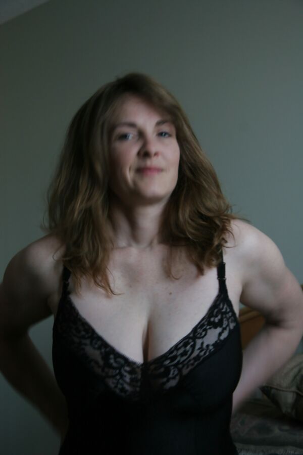 maturesexybiguy: justlightfun:  Fuckkk. It’s her. Amazing submission   Beautiful