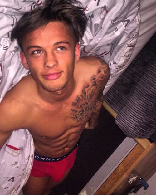 guytography:  Jude More ShirtlessTake a look at the last three pics. Do ya’ll see what I see?