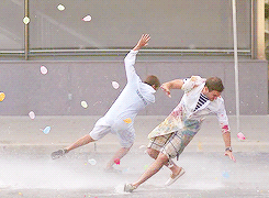 ladrats:   Slow motion water balloon fight 