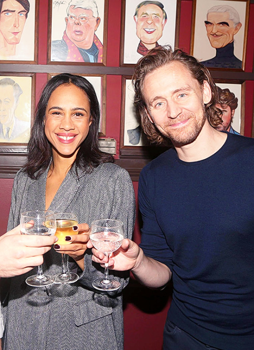 twhiddleston-pics:Cast of ‘Betrayal’ celebrates Harold Pinter’s 89th birthday at a gathering at Sard