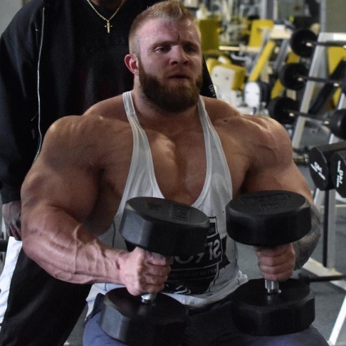 musicianbear72:  sannong:  Iain Valliere - Offseason, thick as fuck! Love his expressions too.  He’s blown up beautifully.