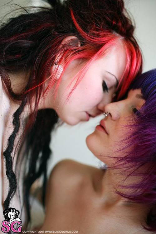 XXX mrandmrseventwofive:  Chloe and Quinne Suicide photo