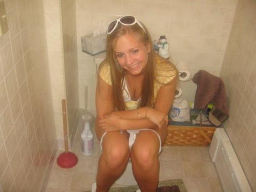 TOILET PEE