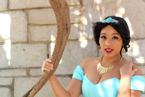 cosplaying-on-a-budget: Isn’t Rainbow Redwood’s Jasmine fantastic? I just love it! She l